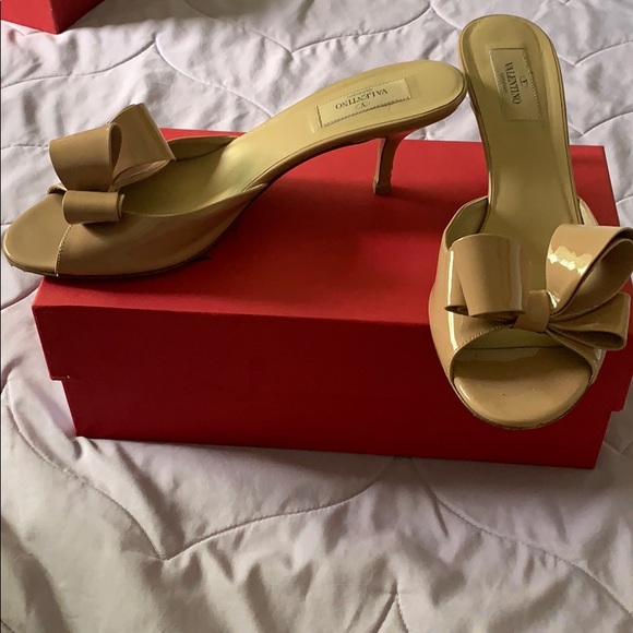 Nude Valentino kitten heel sandal - Picture 2 of 6